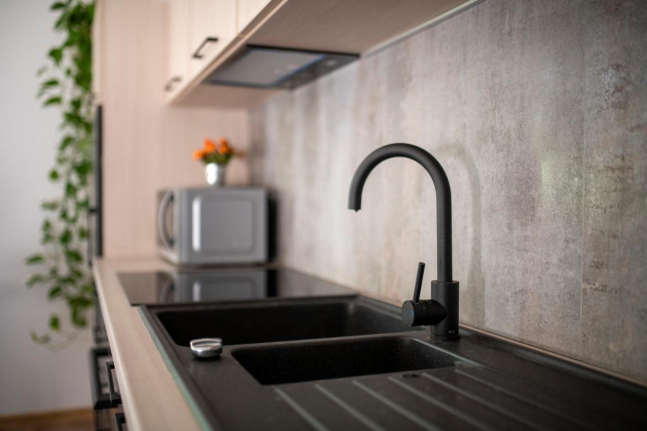 Easy Rent Apartments - Kosmos ลูบลิน ภายนอก รูปภาพ