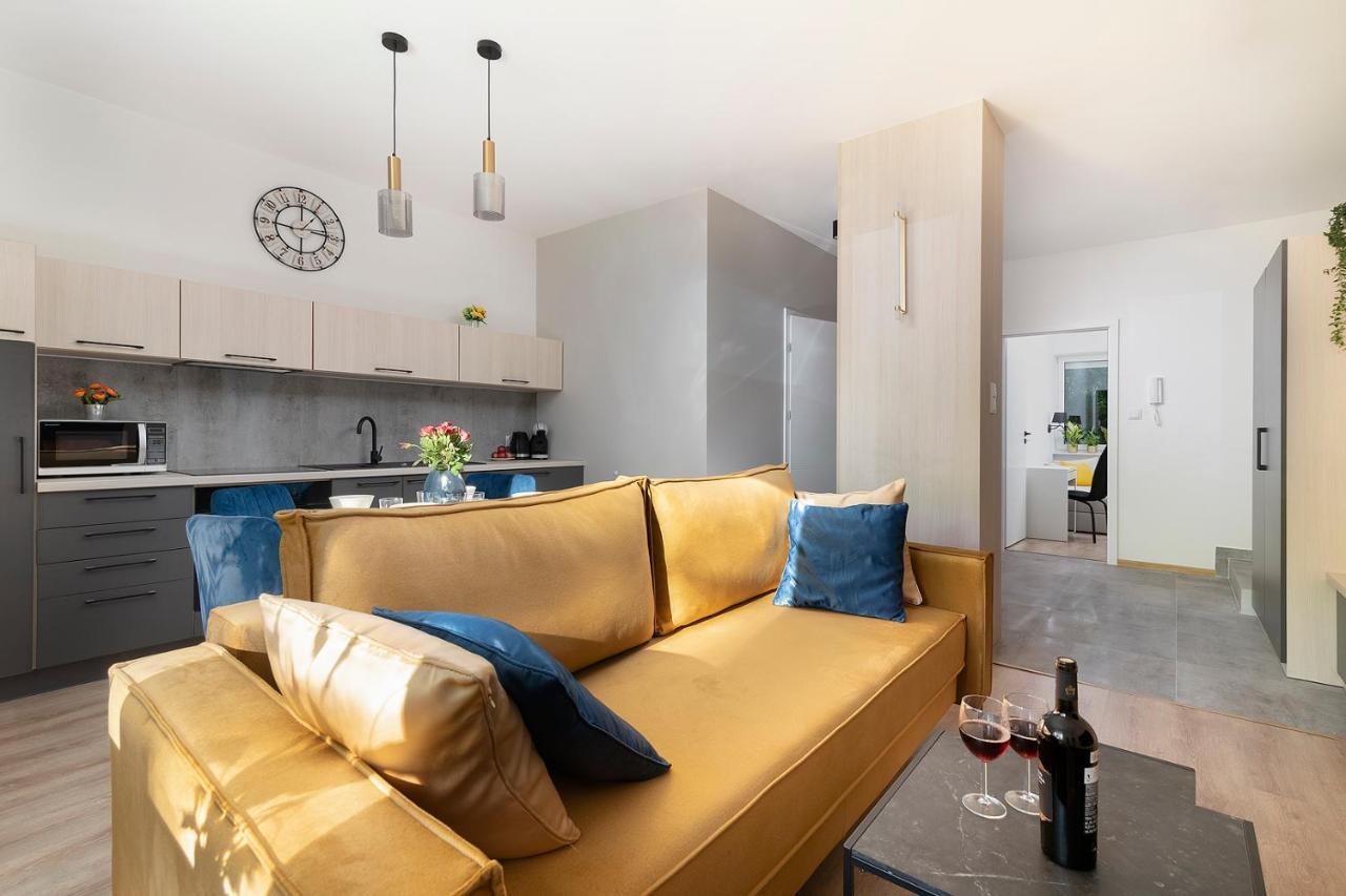 Easy Rent Apartments - Kosmos ลูบลิน ภายนอก รูปภาพ
